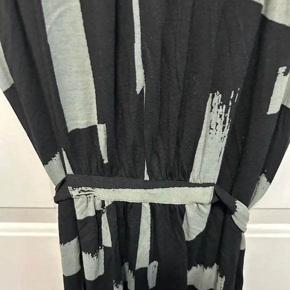 Black and Green Dress - Picture 2 of 5